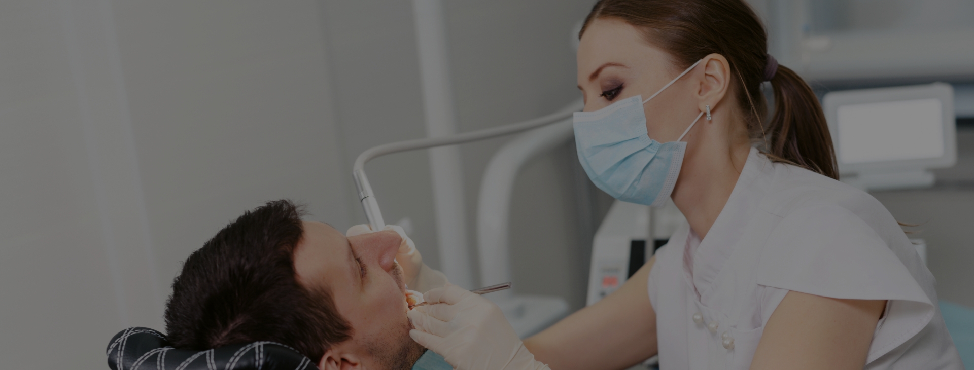 Un suivi régulier chez votre dentiste vous permettra  une détection précoce de la carie.